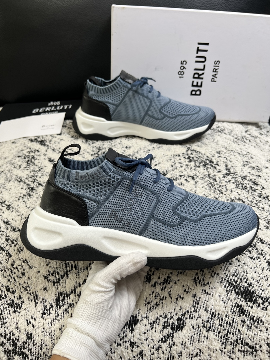 Berluti  顶级代购  布鲁提 专柜同步发售原厂配置，意大利进口飞织面料，全进口水染牛皮里垫，鞋底：原厂特供原版底