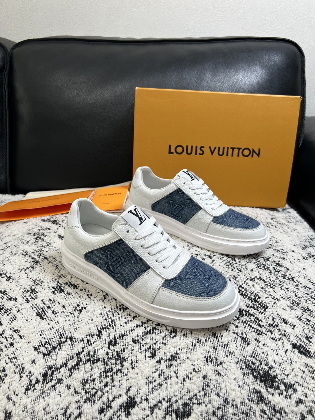 NO:930201,Lv high-quality top crafts Louis Vuitton, sports sneakers counter synchronization, uppers imported from Italy, high-quality stitching colorful complex crafts, imported cowhide lining soft and comfortable, original soles specially provided by the original factory, TPU exclusive movable molded soles super comfortable, original factory follow-up goods, code number 39-44 (customized 45),, louis vuitton, louis vuitton, cowhide19860909Lv 高品质 顶级工艺品 路易威登,运动板鞋专柜同步,鞋面意大利进口,高品质拼接缤纷色彩复杂工艺品,进口牛皮里垫柔软舒适,鞋底原厂特供原版底,TPU独家活动成型底超级舒适,原厂跟单货,码数 39-44（订做 45）,,louis vuitton,louis vuitton,cowhide,Men's shoes