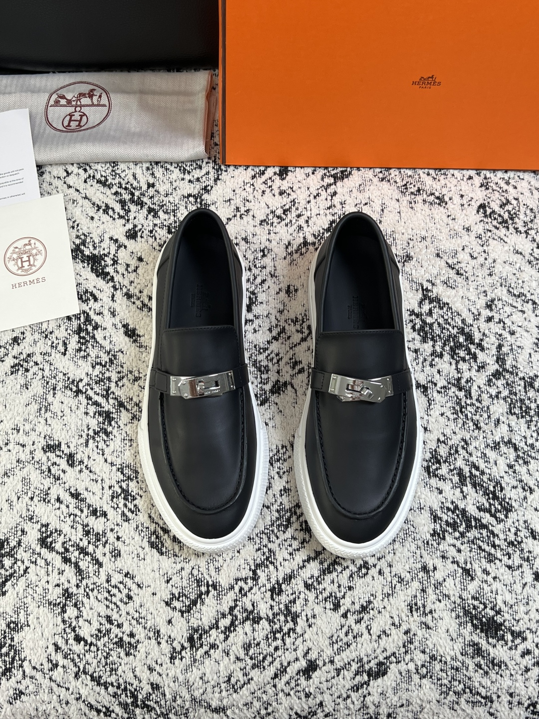 Hermes  高品质  顶级工艺品  爱马仕 专柜同步发售原厂配置，意大利进口原版牛皮面料，高品质拼接工艺，全进口水染