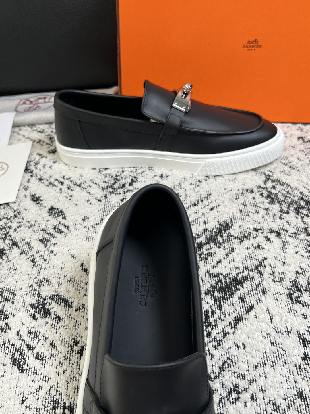 Hermes  高品质  顶级工艺品  爱马仕 专柜同步发售原厂配置，意大利进口原版牛皮面料，高品质拼接工艺，全进口水染