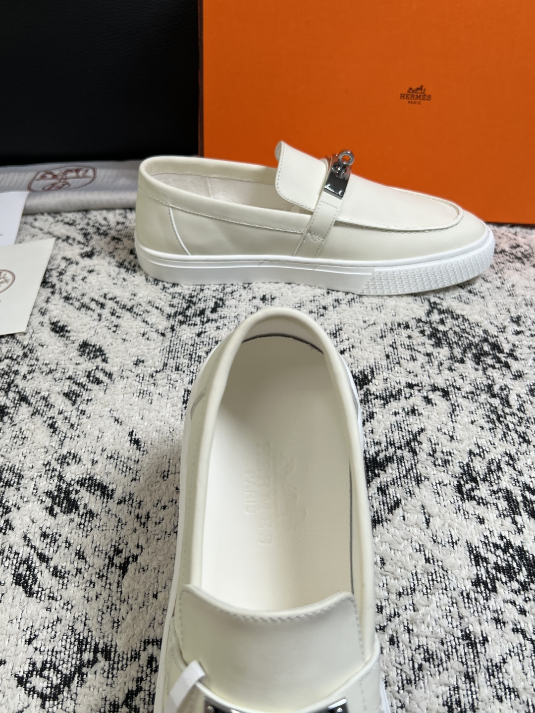 Hermes  高品质  顶级工艺品  爱马仕 专柜同步发售原厂配置，意大利进口原版牛皮面料，高品质拼接工艺，全进口水染