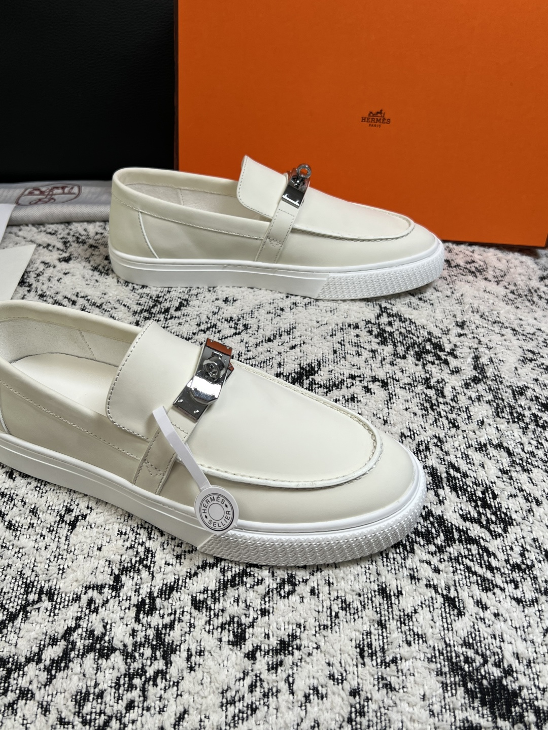 Hermes  高品质  顶级工艺品  爱马仕 专柜同步发售原厂配置，意大利进口原版牛皮面料，高品质拼接工艺，全进口水染