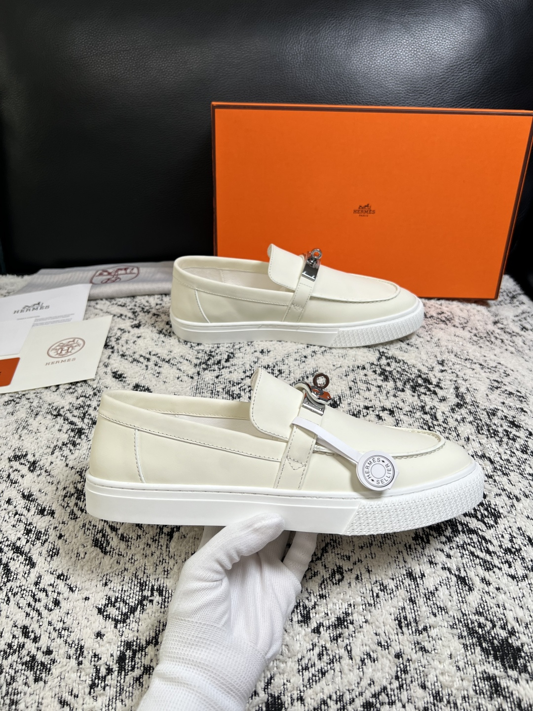 Hermes  高品质  顶级工艺品  爱马仕 专柜同步发售原厂配置，意大利进口原版牛皮面料，高品质拼接工艺，全进口水染