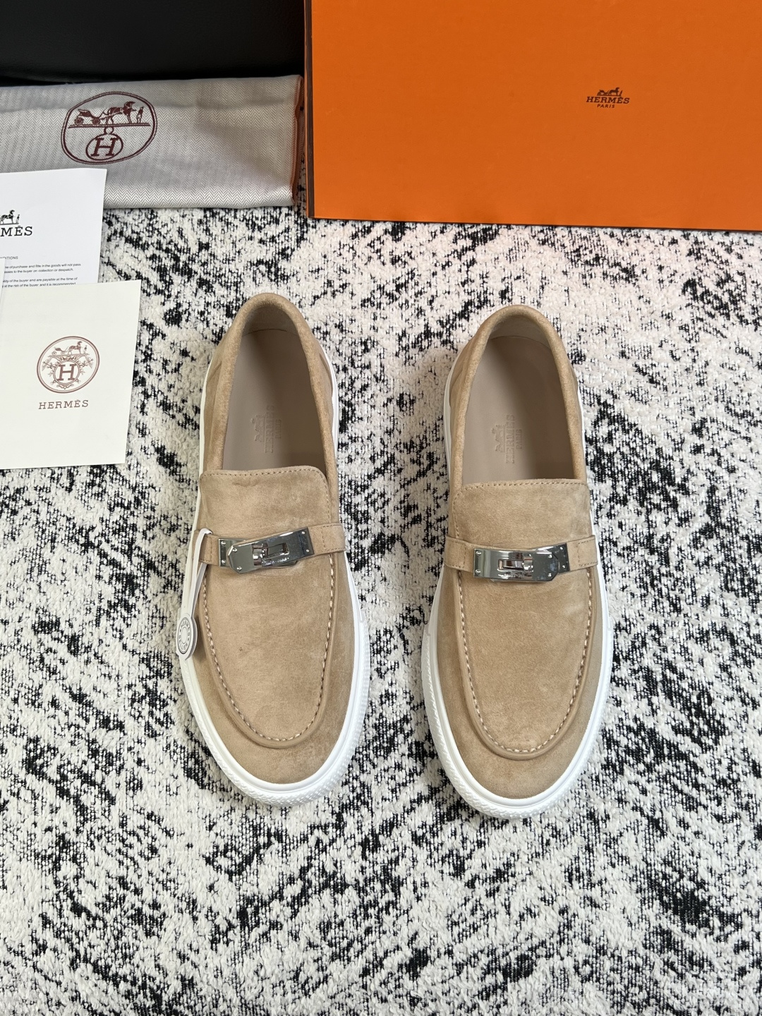 Hermes  高品质  顶级工艺品  爱马仕 专柜同步发售原厂配置，意大利进口原版牛皮面料，高品质拼接工艺，全进口水染