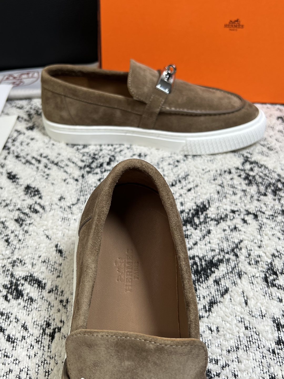 Hermes  高品质  顶级工艺品  爱马仕 专柜同步发售原厂配置，意大利进口原版牛皮面料，高品质拼接工艺，全进口水染