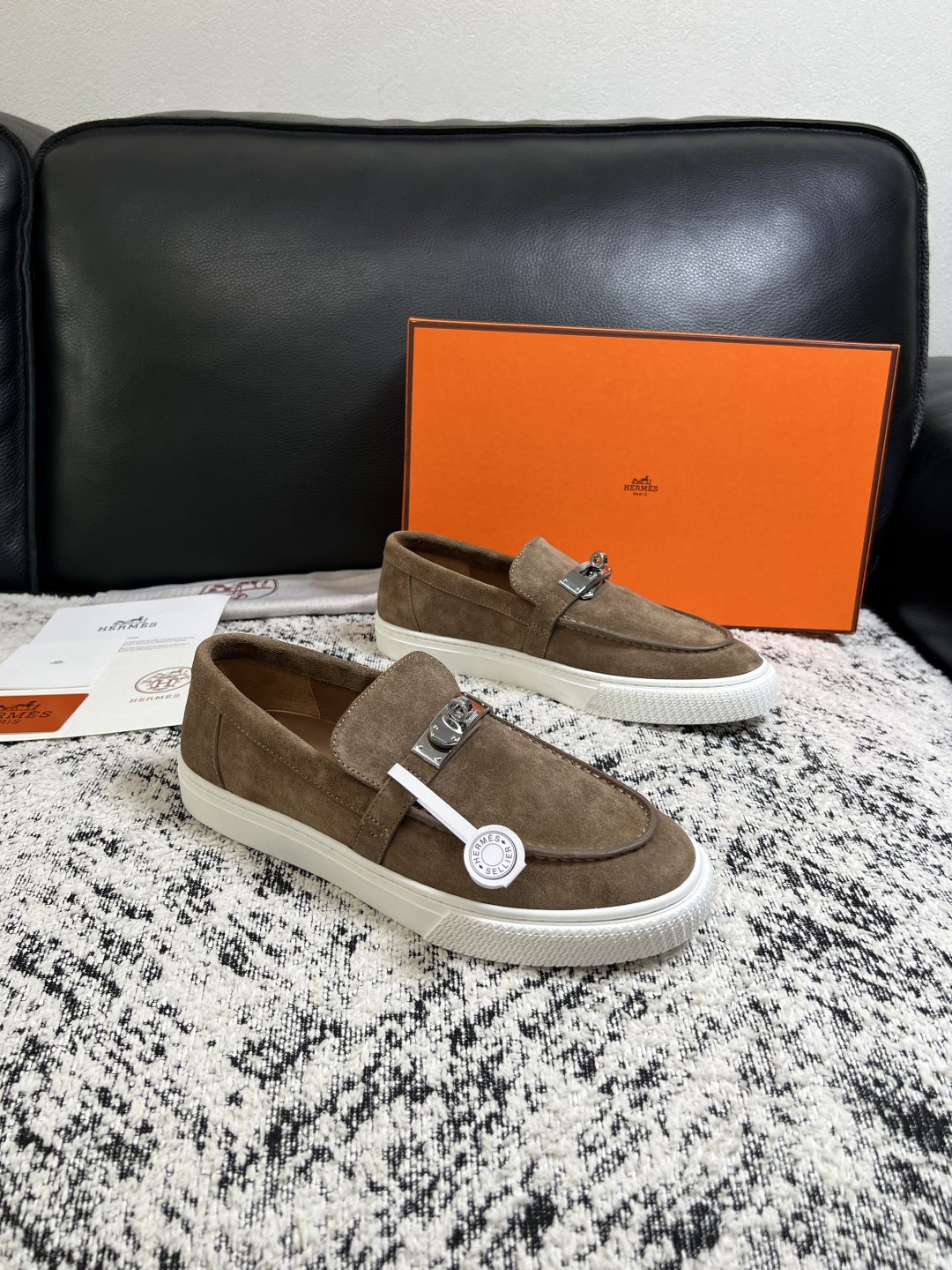 NO:930211,Hermes high-quality top handicrafts Hermès counters are simultaneously selling original factory configurations, original cowhide fabrics imported from Italy, high-quality splicing technology, fully imported water-dyed cowhide linings, original soles specially provided by the factory and super comfortable, original factory follow-up goods, code number 39-44 (customized 45), hermes, hermes, cowhide19860909Hermes 高品质 顶级工艺品 爱马仕 专柜同步发售原厂配置,意大利进口原版牛皮面料,高品质拼接工艺,全进口水染牛皮里垫,鞋底原厂特供原版底超级舒适,原厂跟单货 ,码数 39-44（ 订做 45）,,hermes,hermes,cowhide,Men's shoes