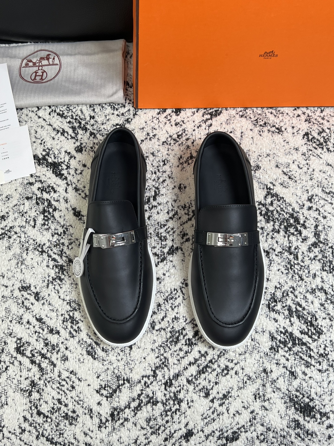 Hermes  高品质  顶级工艺品  爱马仕 专柜同步发售原厂配置，意大利进口原版牛皮面料，高品质拼接工艺，全进口水染