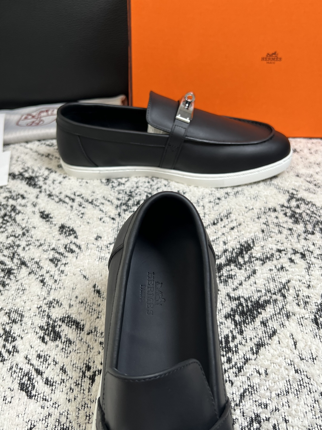 Hermes  高品质  顶级工艺品  爱马仕 专柜同步发售原厂配置，意大利进口原版牛皮面料，高品质拼接工艺，全进口水染