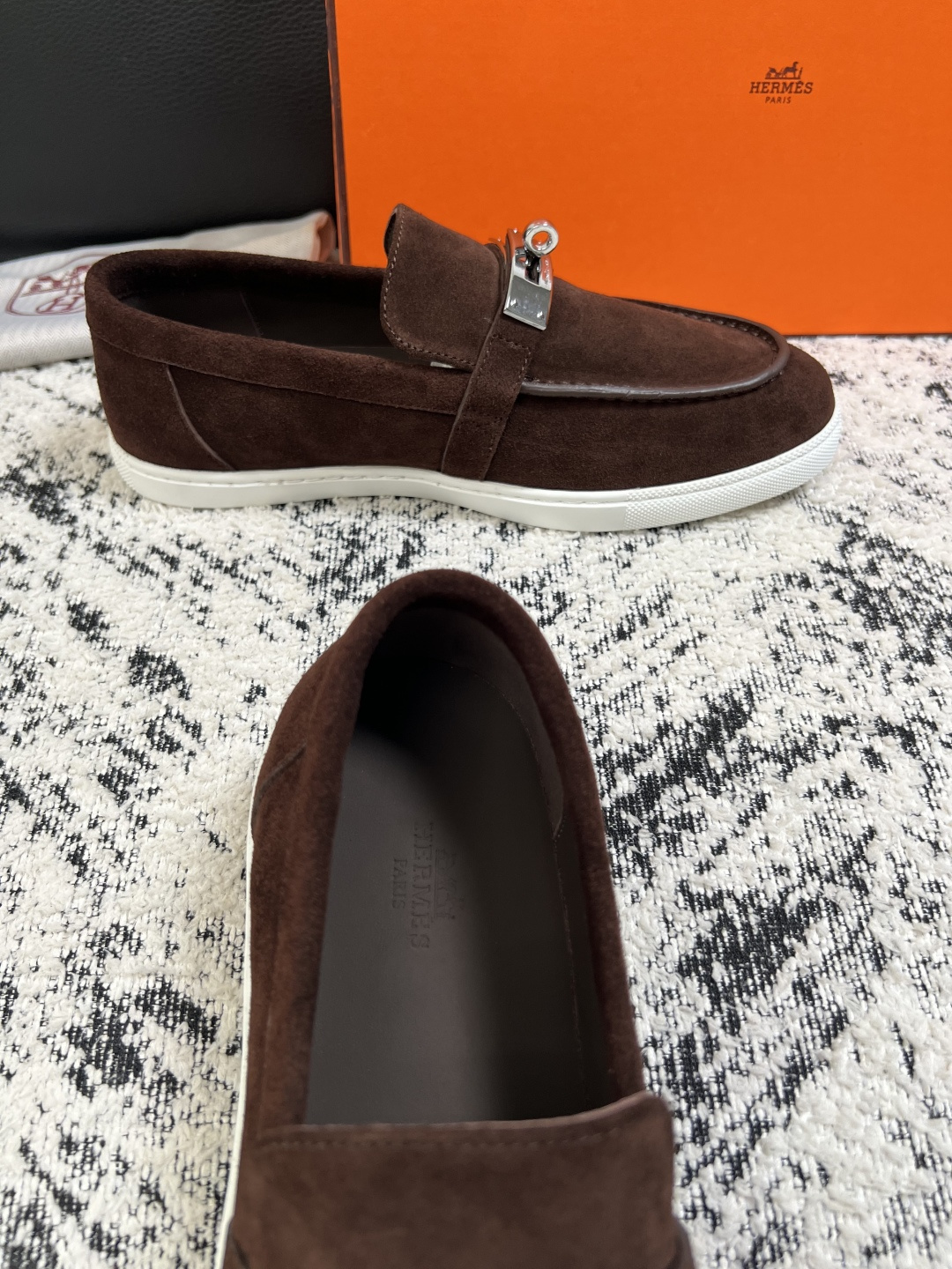 Hermes  高品质  顶级工艺品  爱马仕 专柜同步发售原厂配置，意大利进口原版牛皮面料，高品质拼接工艺，全进口水染