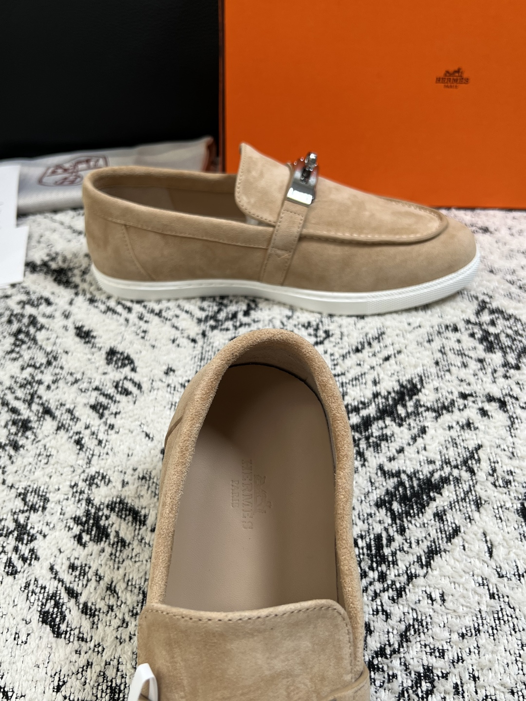 Hermes  高品质  顶级工艺品  爱马仕 专柜同步发售原厂配置，意大利进口原版牛皮面料，高品质拼接工艺，全进口水染