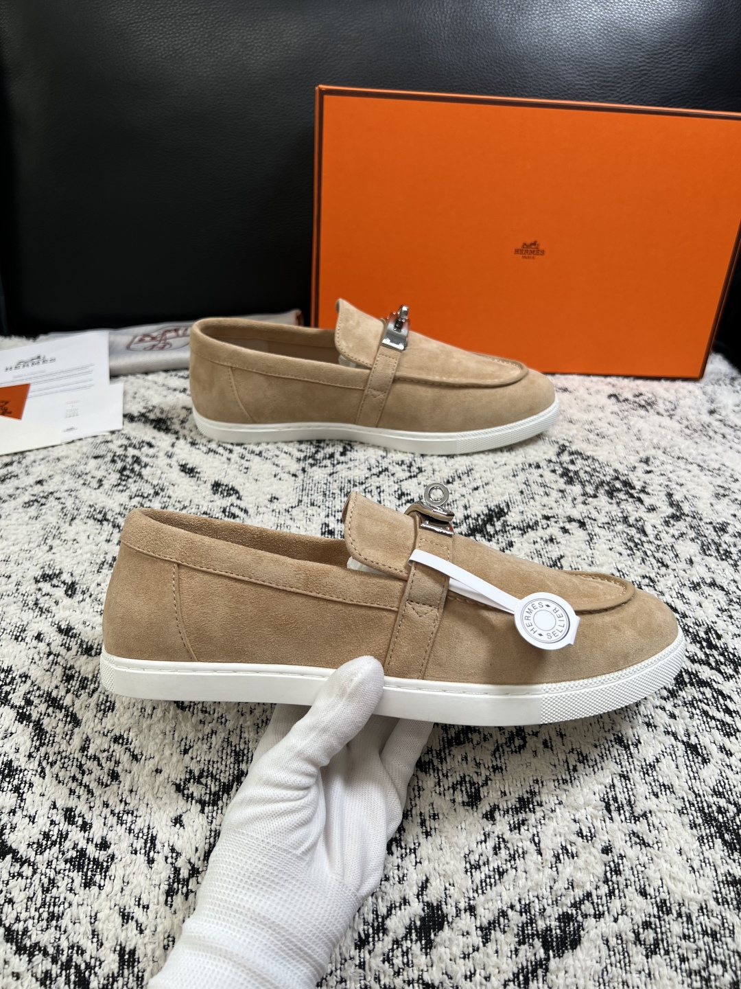 Hermes  高品质  顶级工艺品  爱马仕 专柜同步发售原厂配置，意大利进口原版牛皮面料，高品质拼接工艺，全进口水染