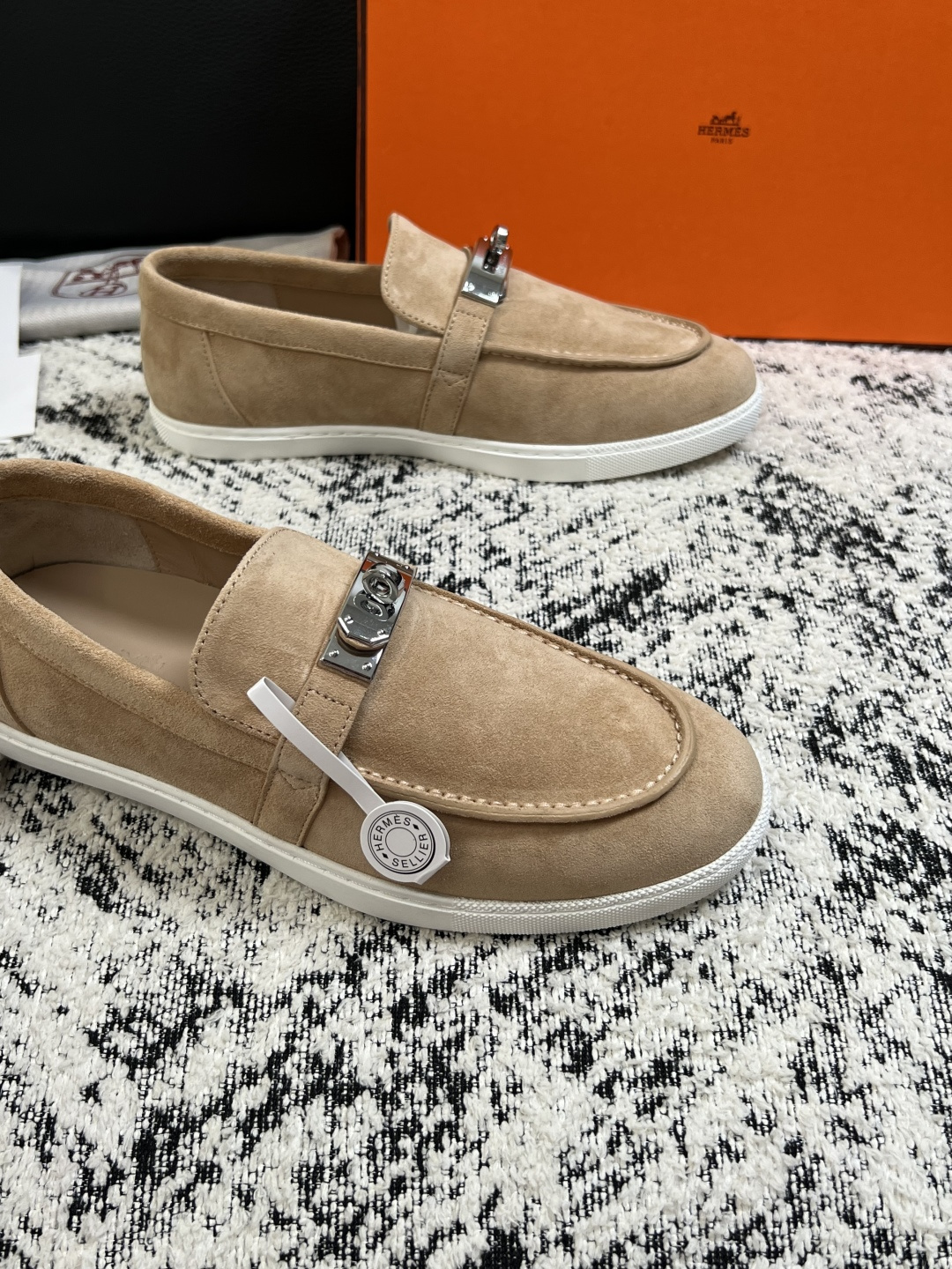 Hermes  高品质  顶级工艺品  爱马仕 专柜同步发售原厂配置，意大利进口原版牛皮面料，高品质拼接工艺，全进口水染