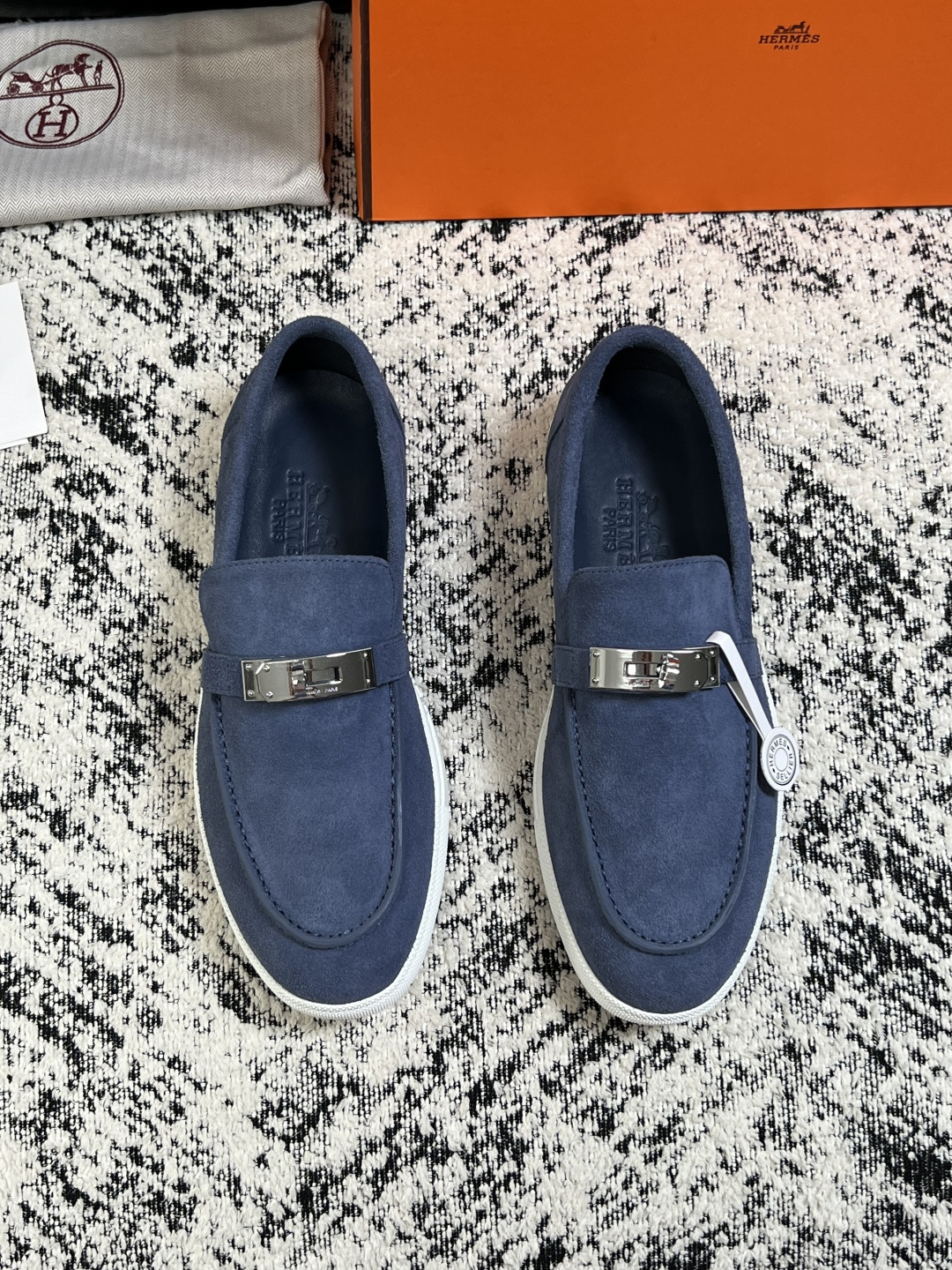 Hermes  高品质  顶级工艺品  爱马仕 专柜同步发售原厂配置，意大利进口原版牛皮面料，高品质拼接工艺，全进口水染