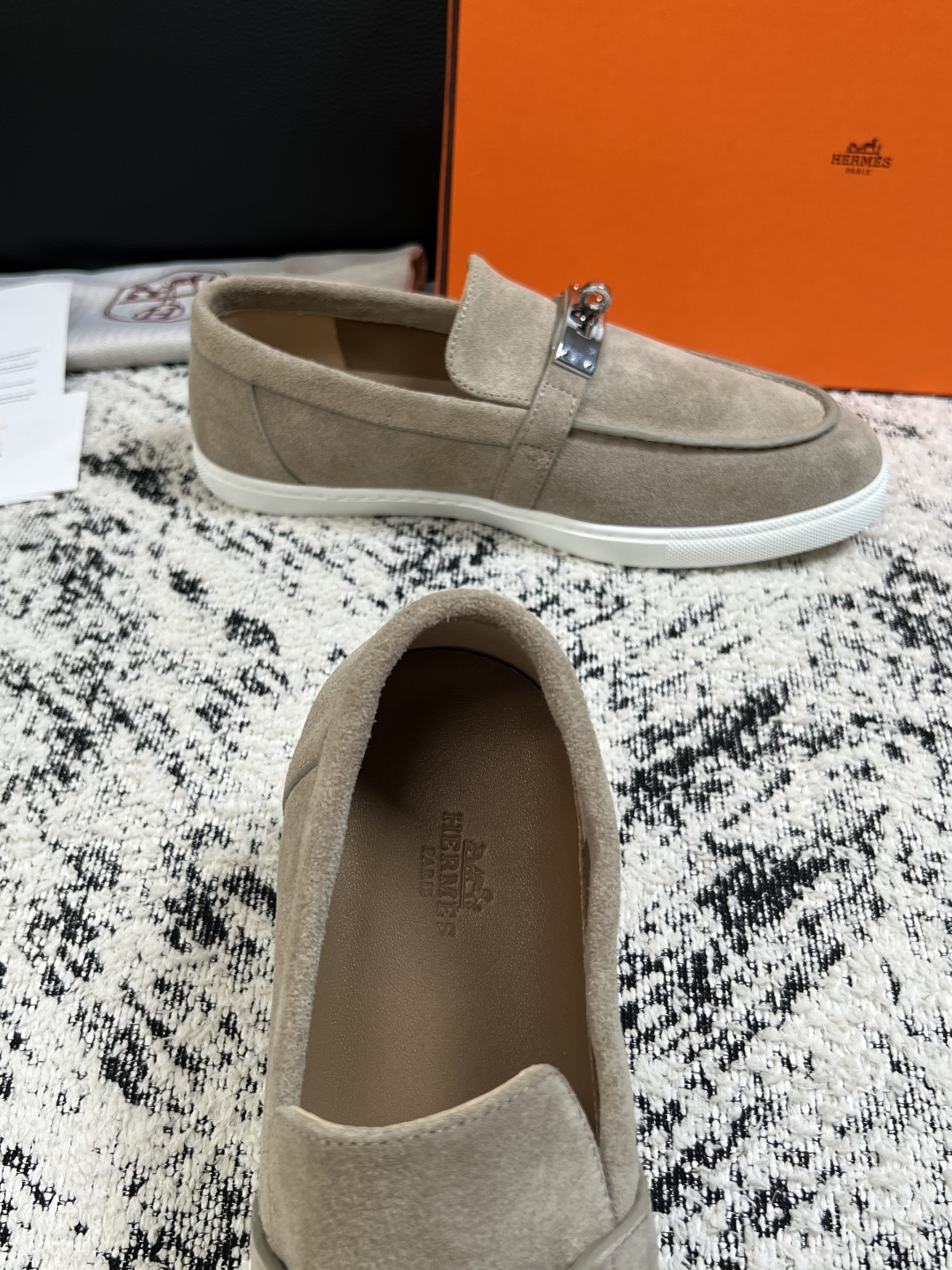 Hermes  高品质  顶级工艺品  爱马仕 专柜同步发售原厂配置，意大利进口原版牛皮面料，高品质拼接工艺，全进口水染