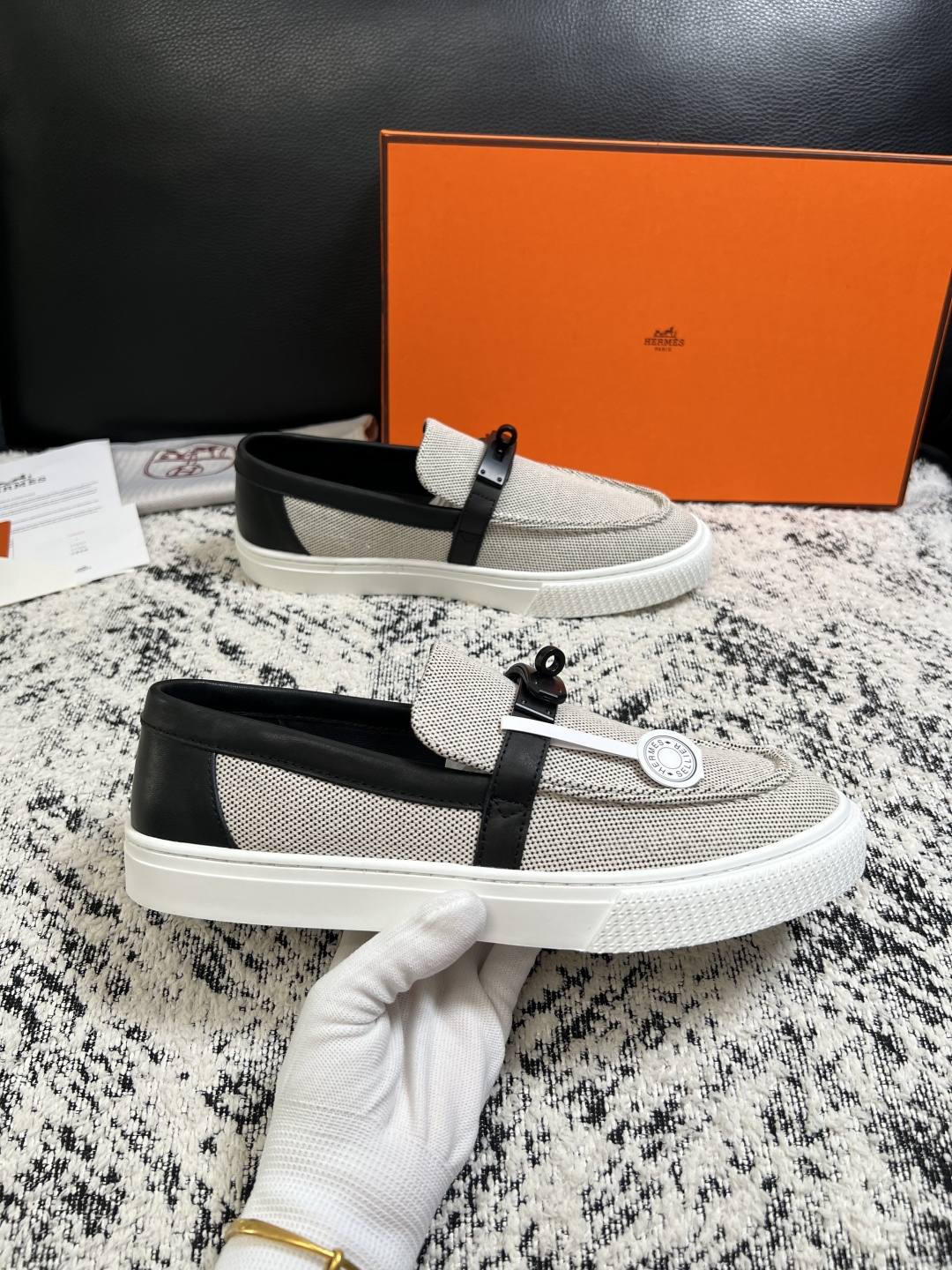 Hermes  高品质  顶级工艺品  爱马仕 专柜同步发售原厂配置，意大利进口原版牛皮面料，高品质拼接工艺，全进口水染