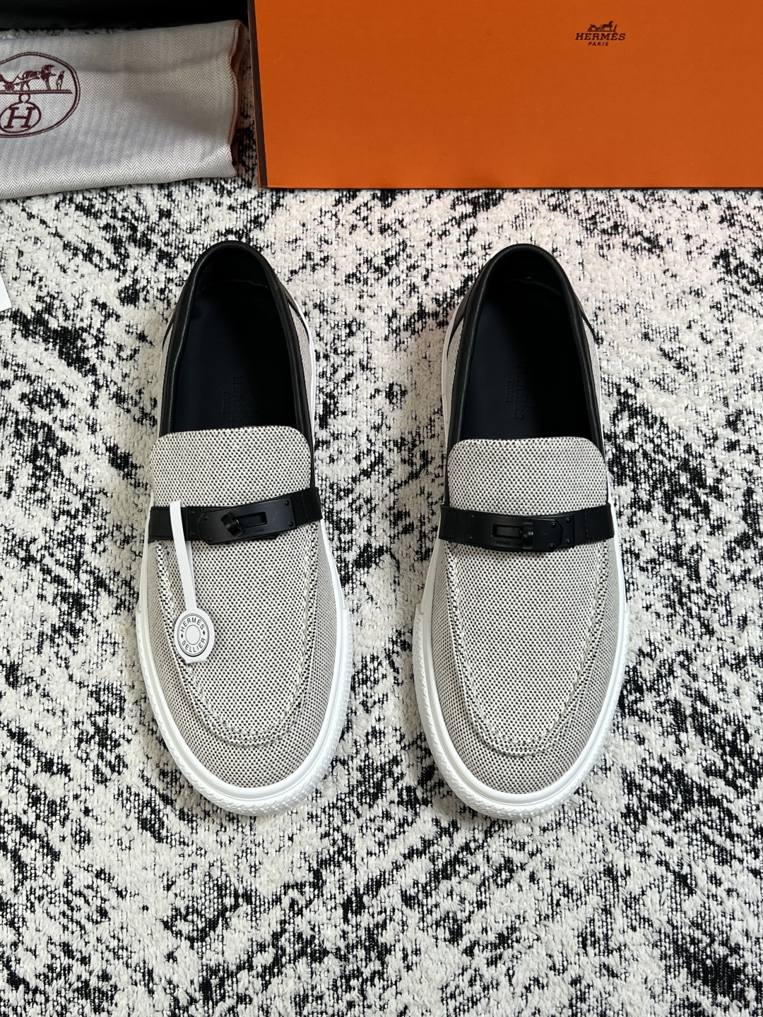 Hermes  高品质  顶级工艺品  爱马仕 专柜同步发售原厂配置，意大利进口原版牛皮面料，高品质拼接工艺，全进口水染