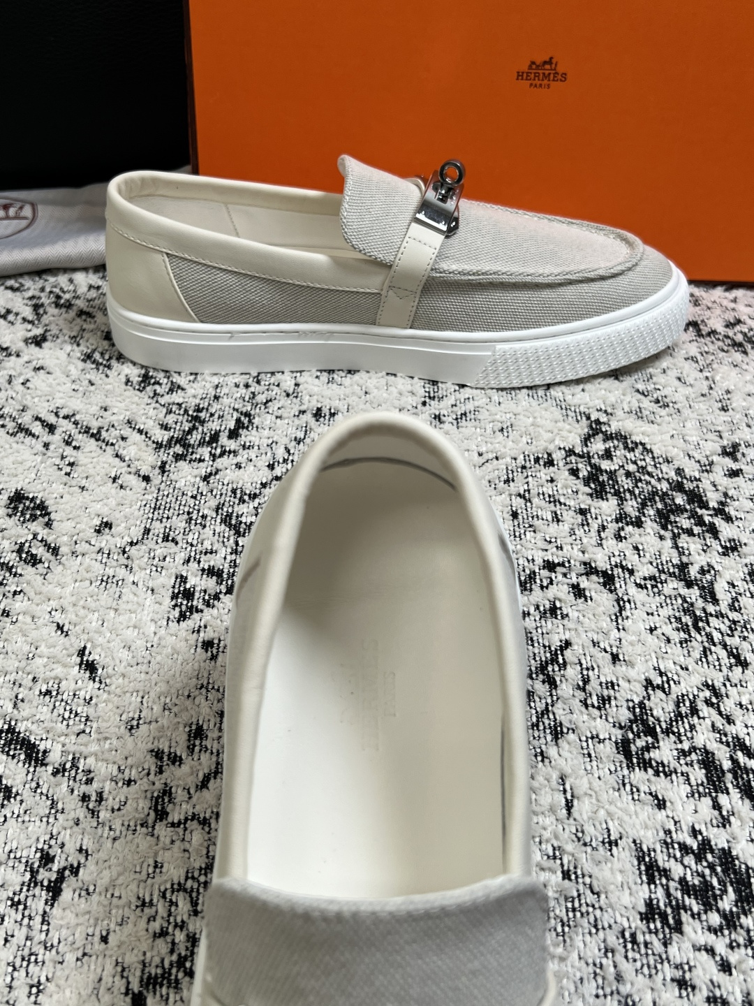 Hermes  高品质  顶级工艺品  爱马仕 专柜同步发售原厂配置，意大利进口原版牛皮面料，高品质拼接工艺，全进口水染