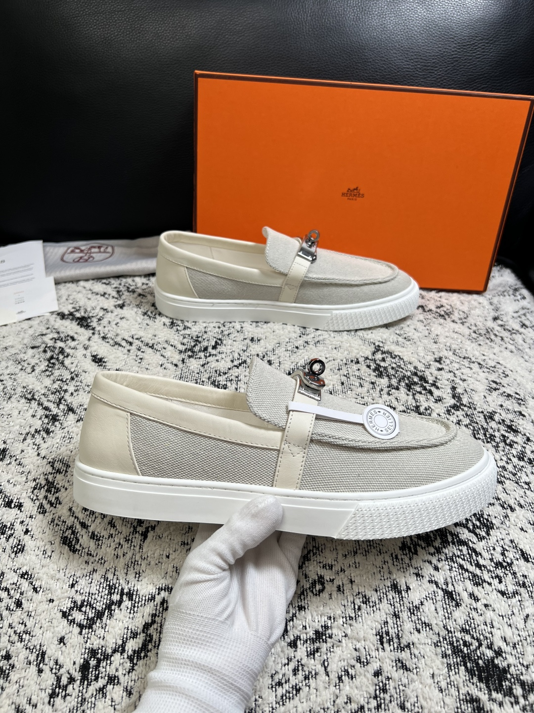 Hermes  高品质  顶级工艺品  爱马仕 专柜同步发售原厂配置，意大利进口原版牛皮面料，高品质拼接工艺，全进口水染