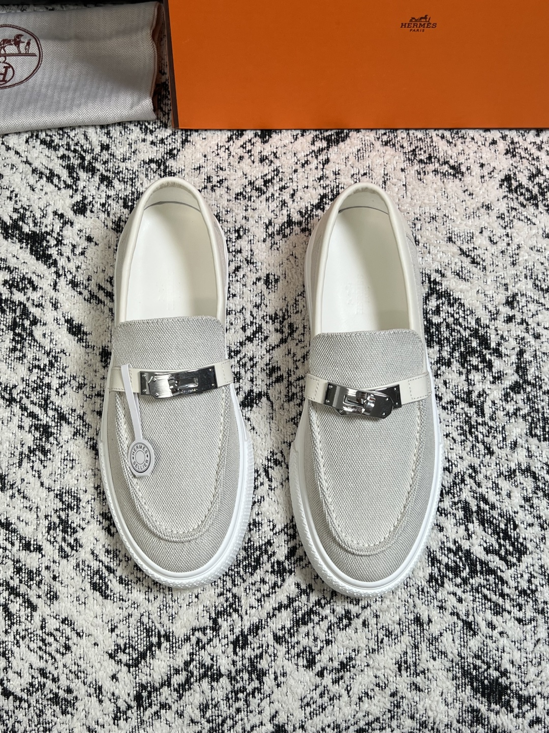 Hermes  高品质  顶级工艺品  爱马仕 专柜同步发售原厂配置，意大利进口原版牛皮面料，高品质拼接工艺，全进口水染