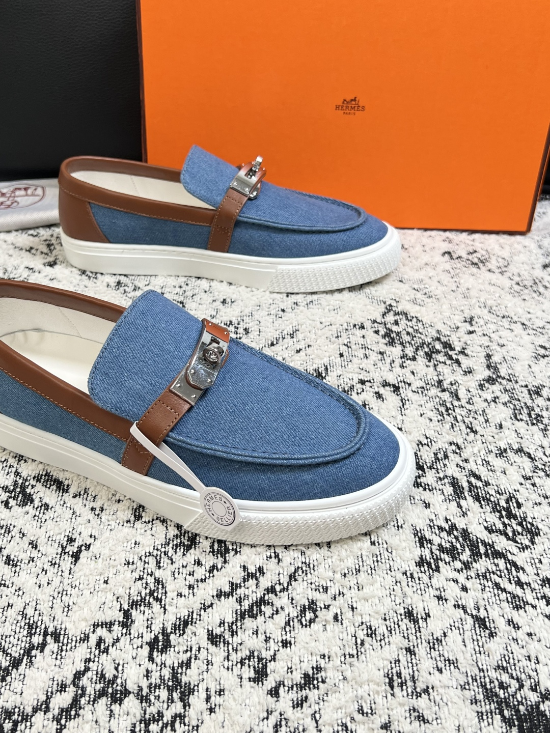 Hermes  高品质  顶级工艺品  爱马仕 专柜同步发售原厂配置，意大利进口原版牛皮面料，高品质拼接工艺，全进口水染