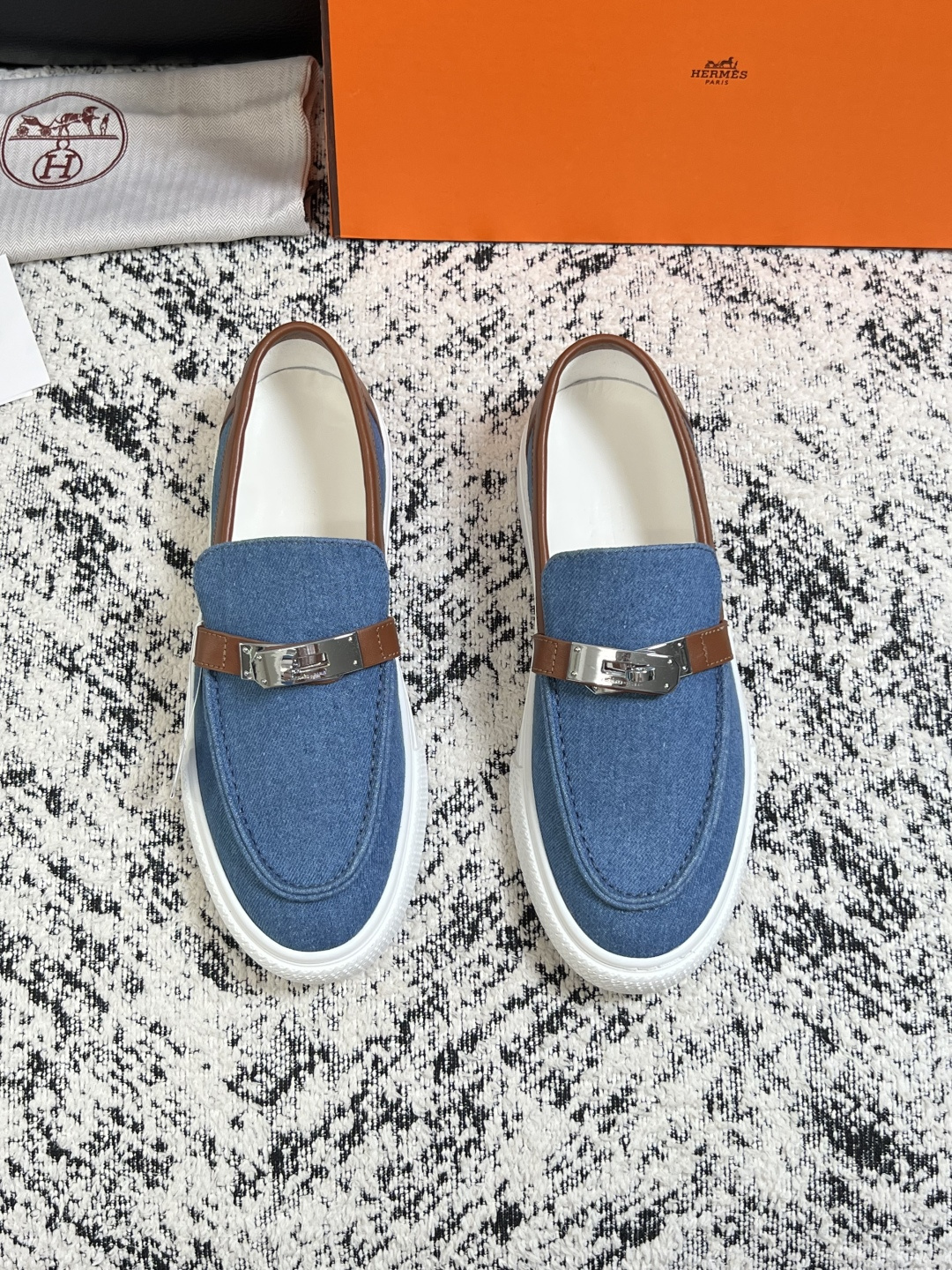 Hermes  高品质  顶级工艺品  爱马仕 专柜同步发售原厂配置，意大利进口原版牛皮面料，高品质拼接工艺，全进口水染