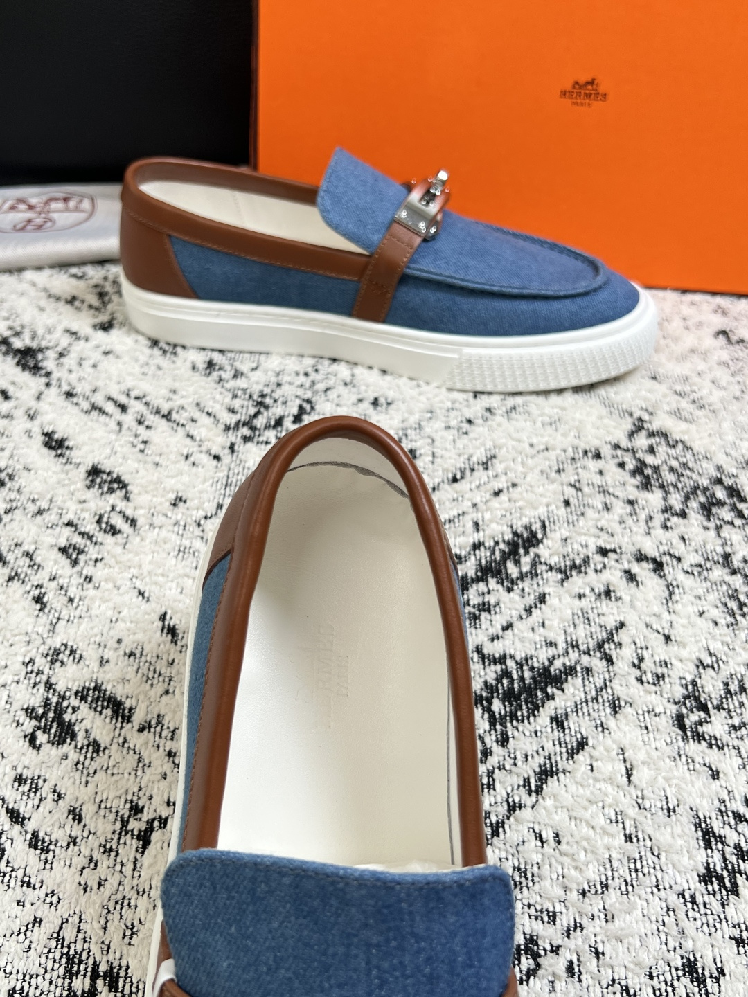 Hermes  高品质  顶级工艺品  爱马仕 专柜同步发售原厂配置，意大利进口原版牛皮面料，高品质拼接工艺，全进口水染