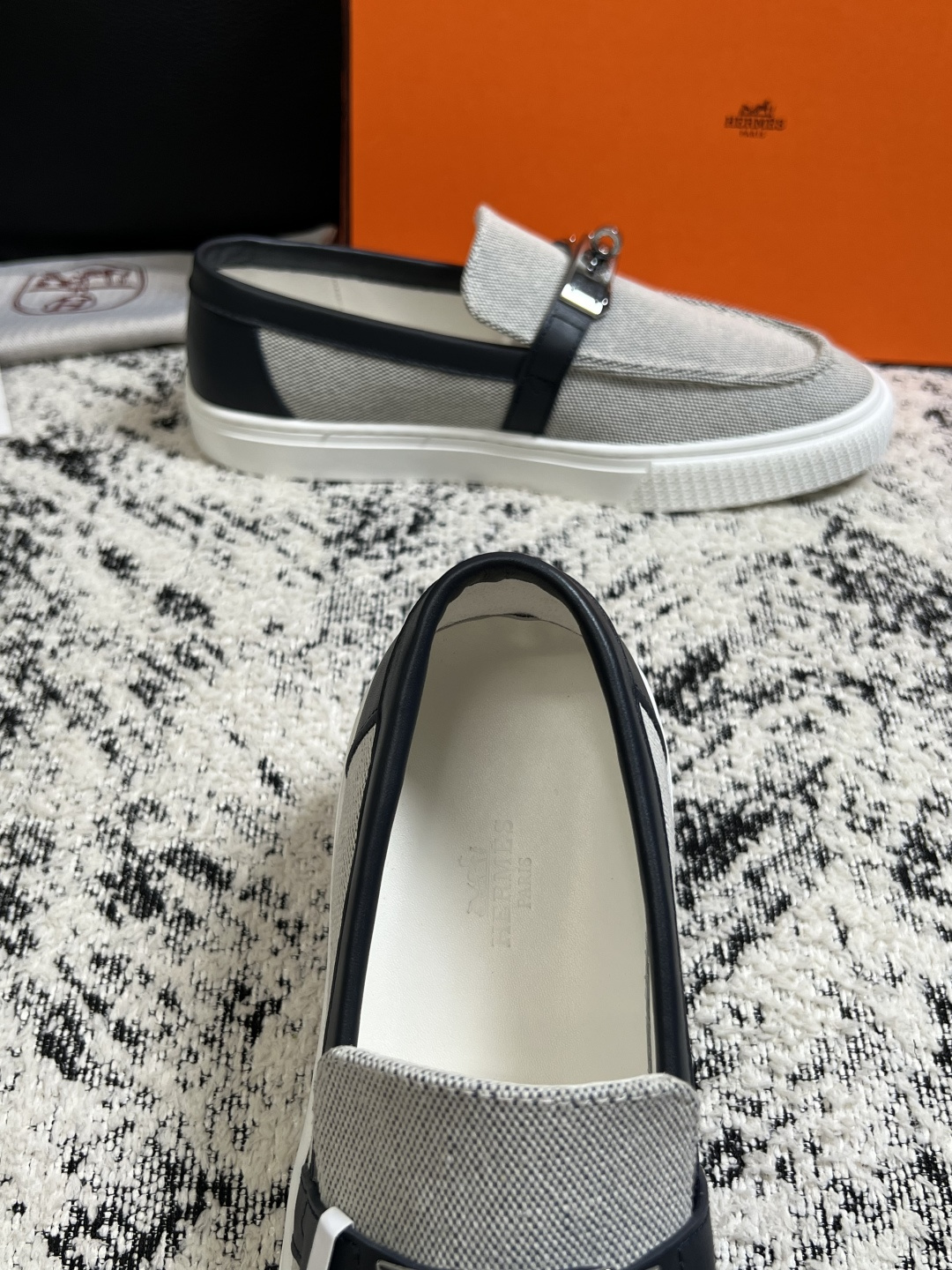 Hermes  高品质  顶级工艺品  爱马仕 专柜同步发售原厂配置，意大利进口原版牛皮面料，高品质拼接工艺，全进口水染