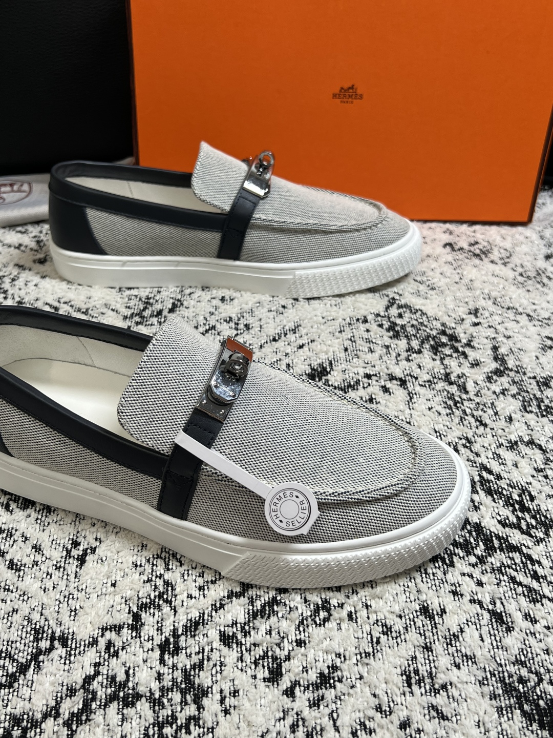 Hermes  高品质  顶级工艺品  爱马仕 专柜同步发售原厂配置，意大利进口原版牛皮面料，高品质拼接工艺，全进口水染
