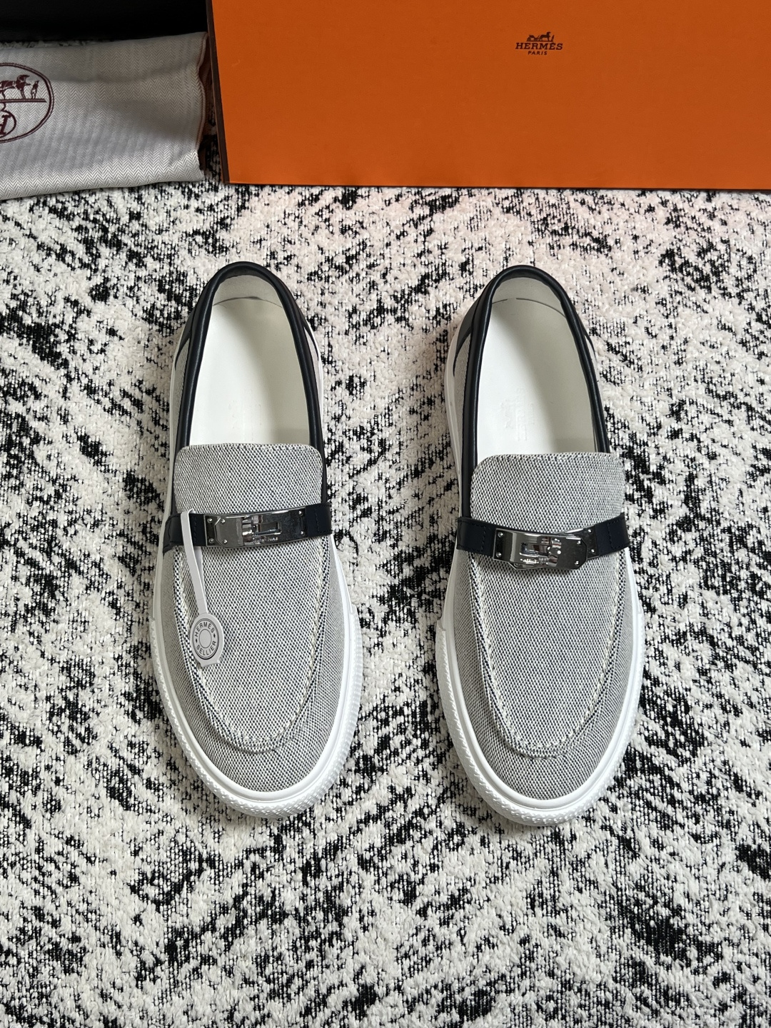Hermes  高品质  顶级工艺品  爱马仕 专柜同步发售原厂配置，意大利进口原版牛皮面料，高品质拼接工艺，全进口水染