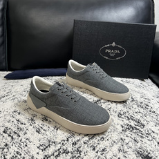 Prada 高品质 顶级工艺品,普拉达 专柜同步,原厂配置意大利进口牛皮拼布面料,进口牛皮内里垫,透气舒适,鞋底:原 Prada 高品质 顶级工艺品,普拉达 专柜同步,原厂配置意大利进口牛皮拼布面料,进口牛皮内里垫,透气舒适,鞋底:原