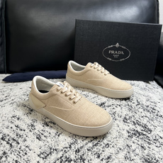 Prada 高品质 顶级工艺品,普拉达 专柜同步,原厂配置意大利进口牛皮拼布面料,进口牛皮内里垫,透气舒适,鞋底:原 Prada 高品质 顶级工艺品,普拉达 专柜同步,原厂配置意大利进口牛皮拼布面料,进口牛皮内里垫,透气舒适,鞋底:原