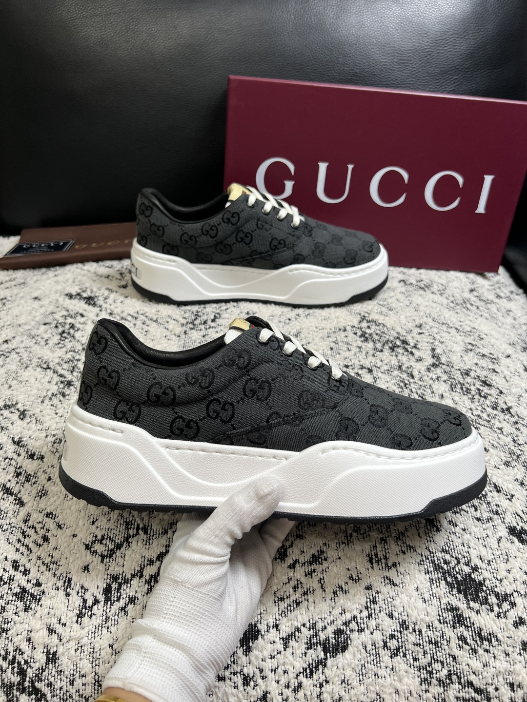 Gucci 高品质  顶级工艺品  古奇  专柜新款原厂配置，意大利进口牛皮面料，进口牛皮内里垫，透气舒适，鞋底：原厂特