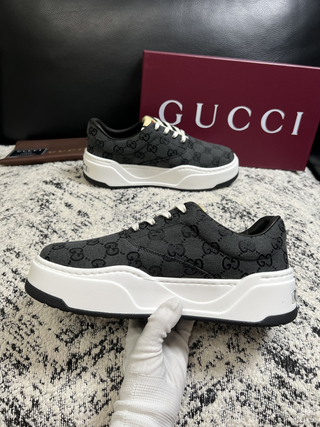 Gucci 高品质  顶级工艺品  古奇  专柜新款原厂配置，意大利进口牛皮面料，进口牛皮内里垫，透气舒适，鞋底：原厂特