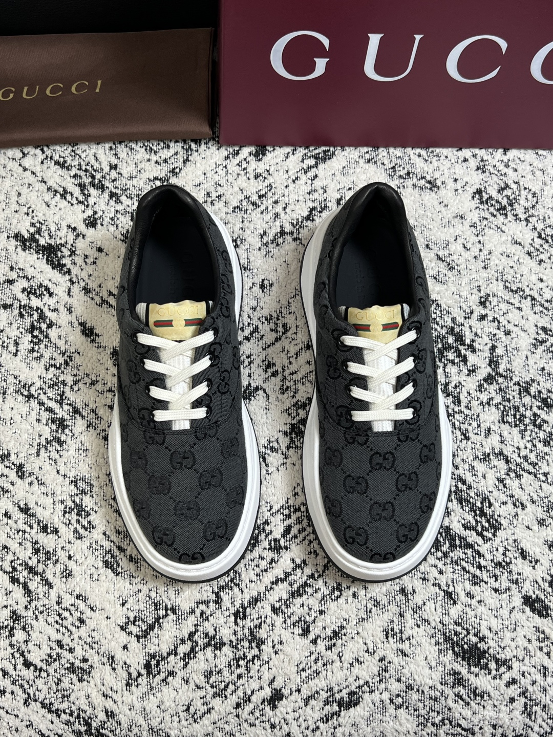 Gucci 高品质  顶级工艺品  古奇  专柜新款原厂配置，意大利进口牛皮面料，进口牛皮内里垫，透气舒适，鞋底：原厂特
