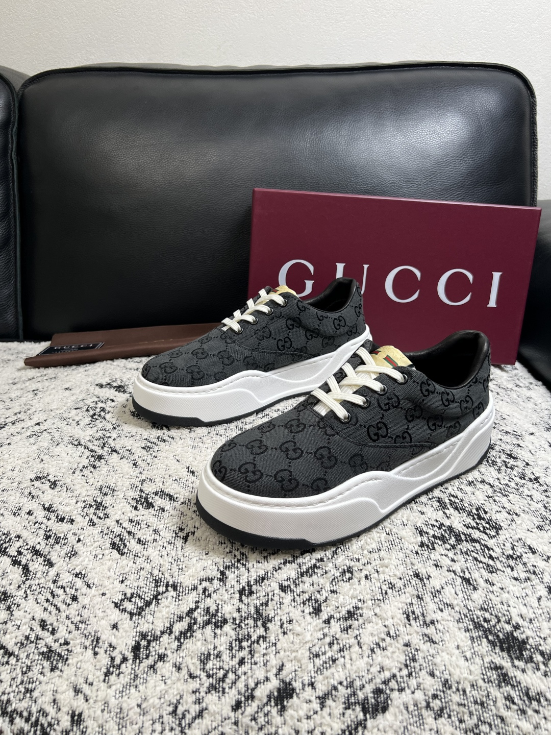 Gucci 高品质  顶级工艺品  古奇  专柜新款原厂配置，意大利进口牛皮面料，进口牛皮内里垫，透气舒适，鞋底：原厂特