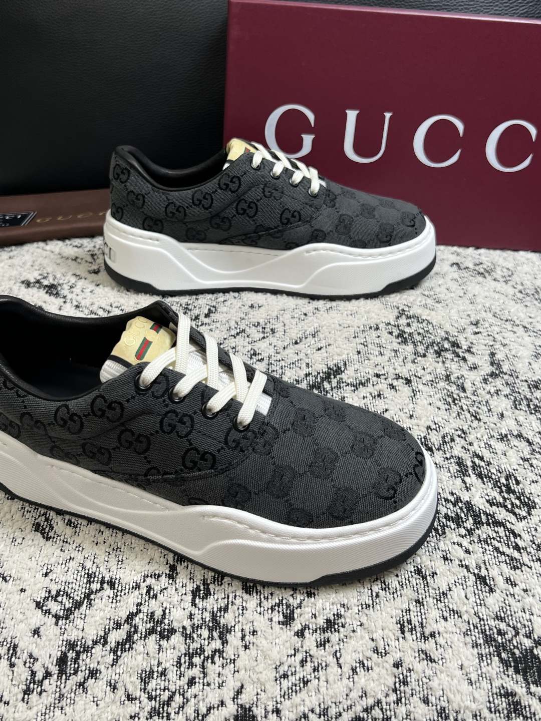 Gucci 高品质  顶级工艺品  古奇  专柜新款原厂配置，意大利进口牛皮面料，进口牛皮内里垫，透气舒适，鞋底：原厂特