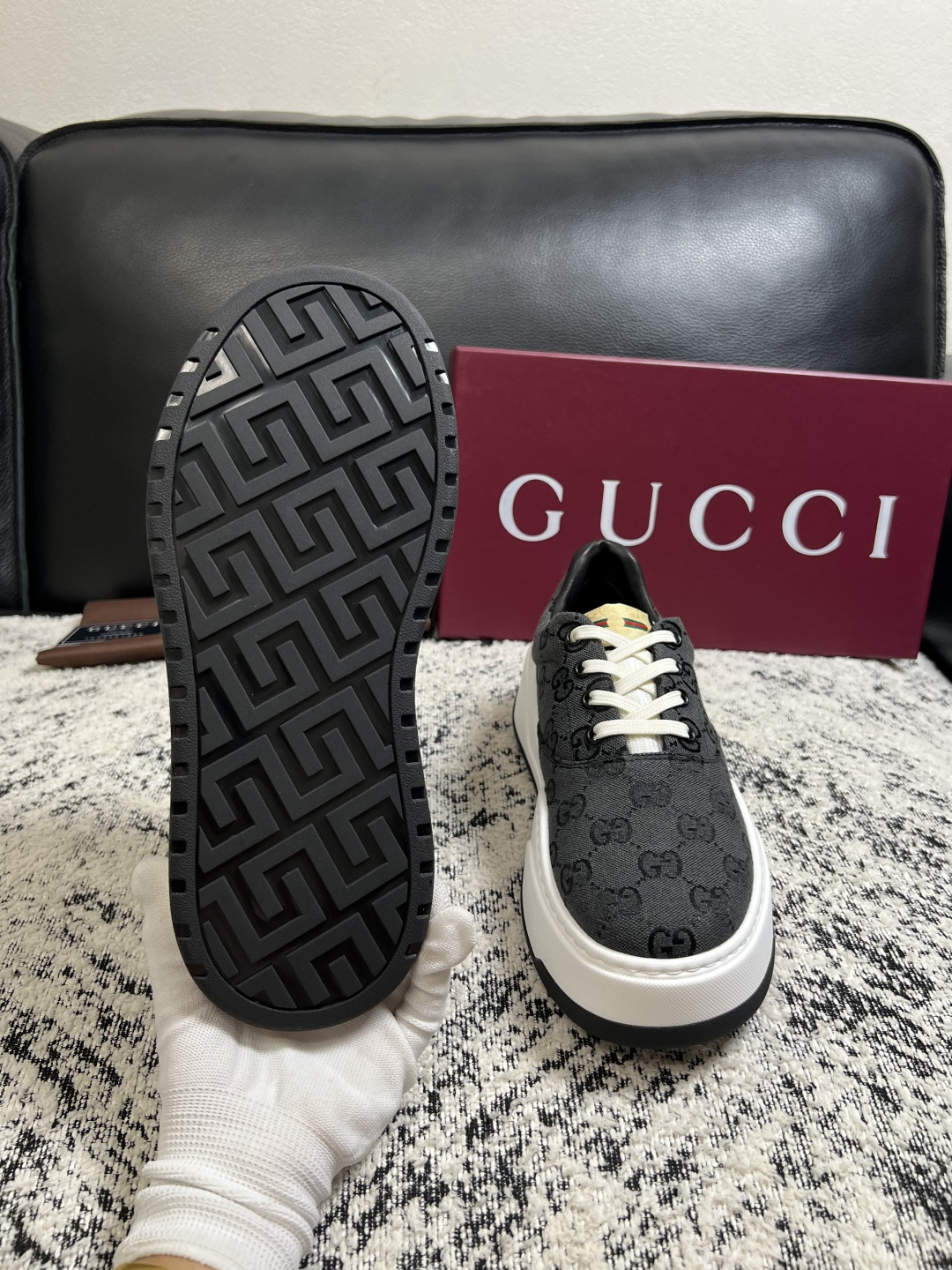Gucci 高品质  顶级工艺品  古奇  专柜新款原厂配置，意大利进口牛皮面料，进口牛皮内里垫，透气舒适，鞋底：原厂特