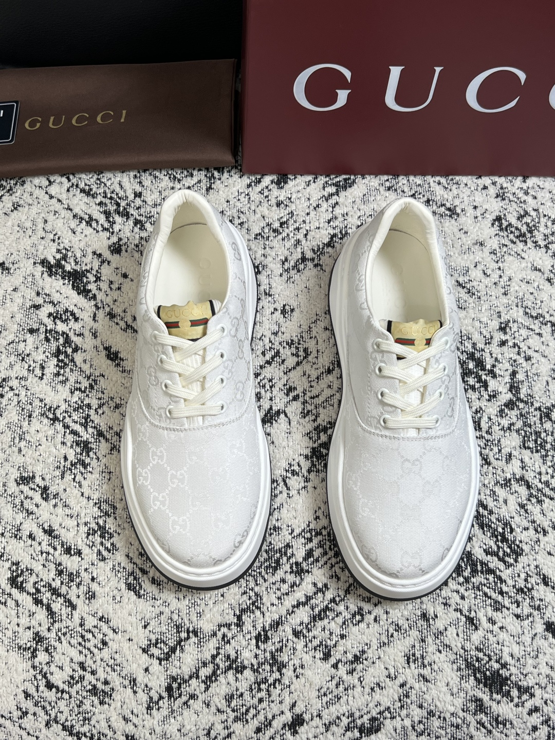 Gucci 高品质  顶级工艺品  古奇  专柜新款原厂配置，意大利进口牛皮面料，进口牛皮内里垫，透气舒适，鞋底：原厂特