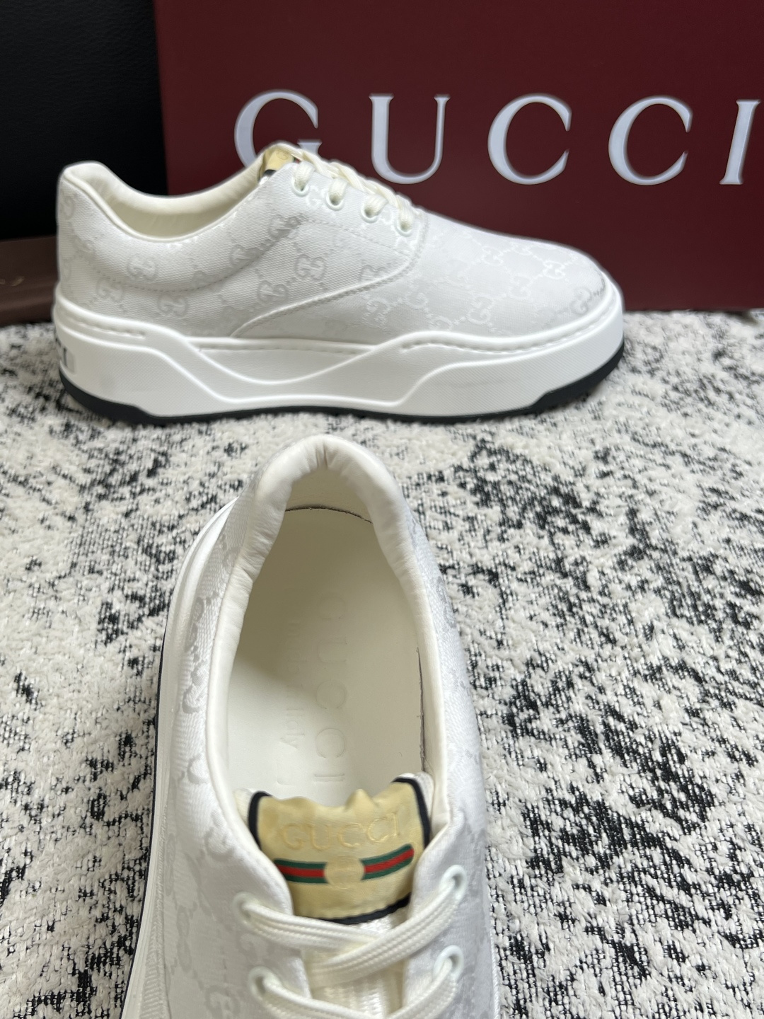 Gucci 高品质  顶级工艺品  古奇  专柜新款原厂配置，意大利进口牛皮面料，进口牛皮内里垫，透气舒适，鞋底：原厂特