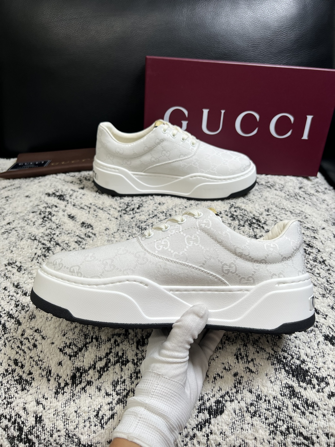 Gucci 高品质  顶级工艺品  古奇  专柜新款原厂配置，意大利进口牛皮面料，进口牛皮内里垫，透气舒适，鞋底：原厂特