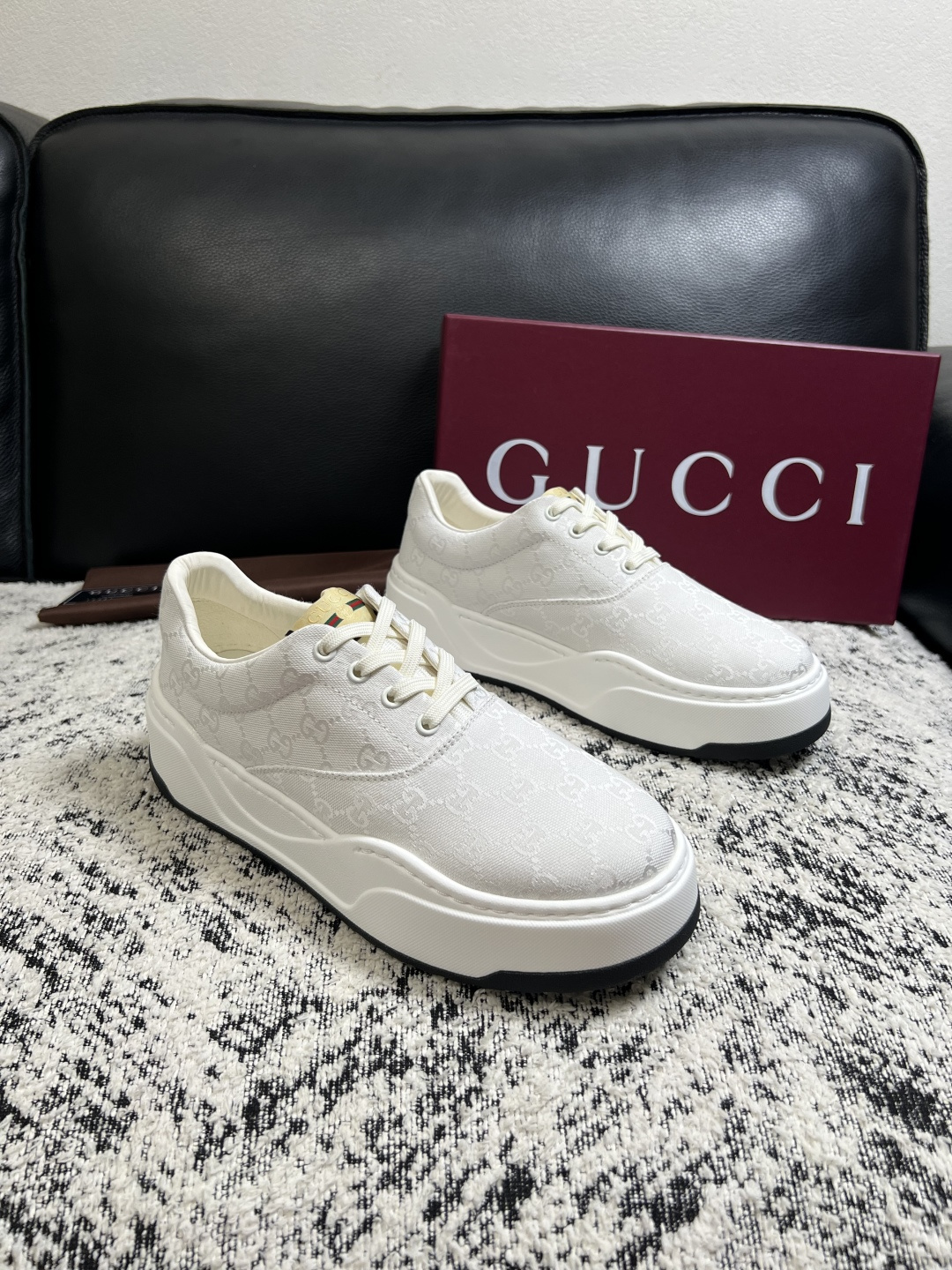 Gucci 高品质 顶级工艺品 古奇 专柜新款原厂配置,意大利进口牛皮面料,进口牛皮内里垫,透气舒适,鞋底:原厂特 Gucci 高品质 顶级工艺品 古奇 专柜新款原厂配置,意大利进口牛皮面料,进口牛皮内里垫,透气舒适,鞋底:原厂特