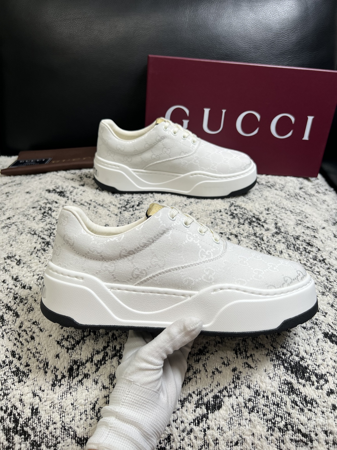 Gucci 高品质  顶级工艺品  古奇  专柜新款原厂配置，意大利进口牛皮面料，进口牛皮内里垫，透气舒适，鞋底：原厂特