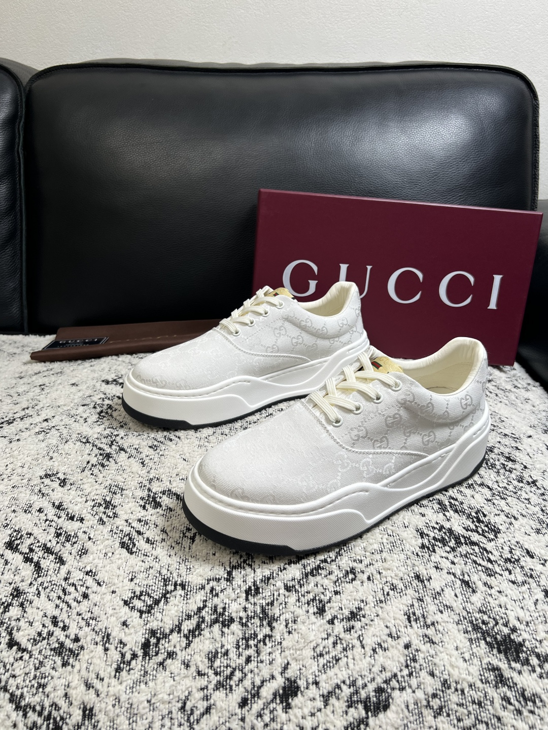 Gucci 高品质  顶级工艺品  古奇  专柜新款原厂配置，意大利进口牛皮面料，进口牛皮内里垫，透气舒适，鞋底：原厂特