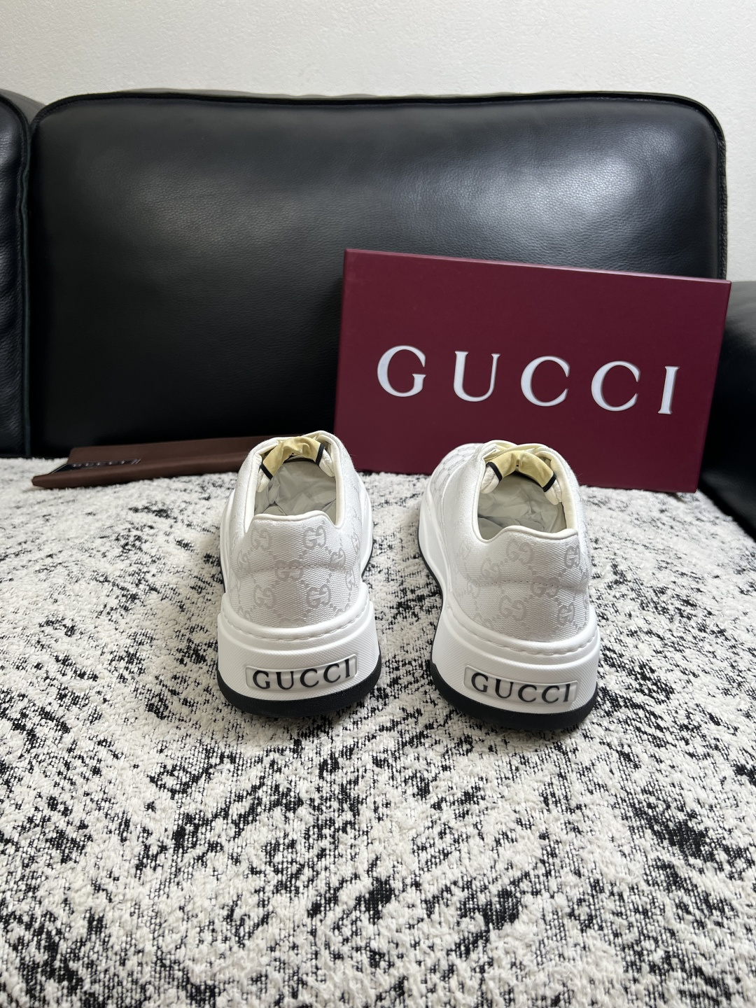 Gucci 高品质  顶级工艺品  古奇  专柜新款原厂配置，意大利进口牛皮面料，进口牛皮内里垫，透气舒适，鞋底：原厂特