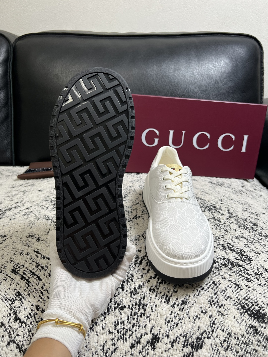 Gucci 高品质  顶级工艺品  古奇  专柜新款原厂配置，意大利进口牛皮面料，进口牛皮内里垫，透气舒适，鞋底：原厂特