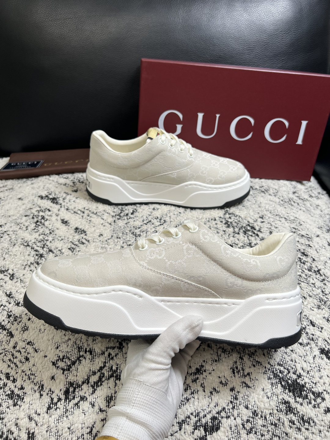 Gucci 高品质  顶级工艺品  古奇  专柜新款原厂配置，意大利进口牛皮面料，进口牛皮内里垫，透气舒适，鞋底：原厂特