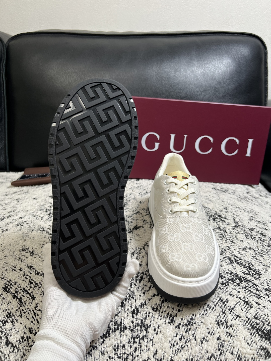 Gucci 高品质  顶级工艺品  古奇  专柜新款原厂配置，意大利进口牛皮面料，进口牛皮内里垫，透气舒适，鞋底：原厂特