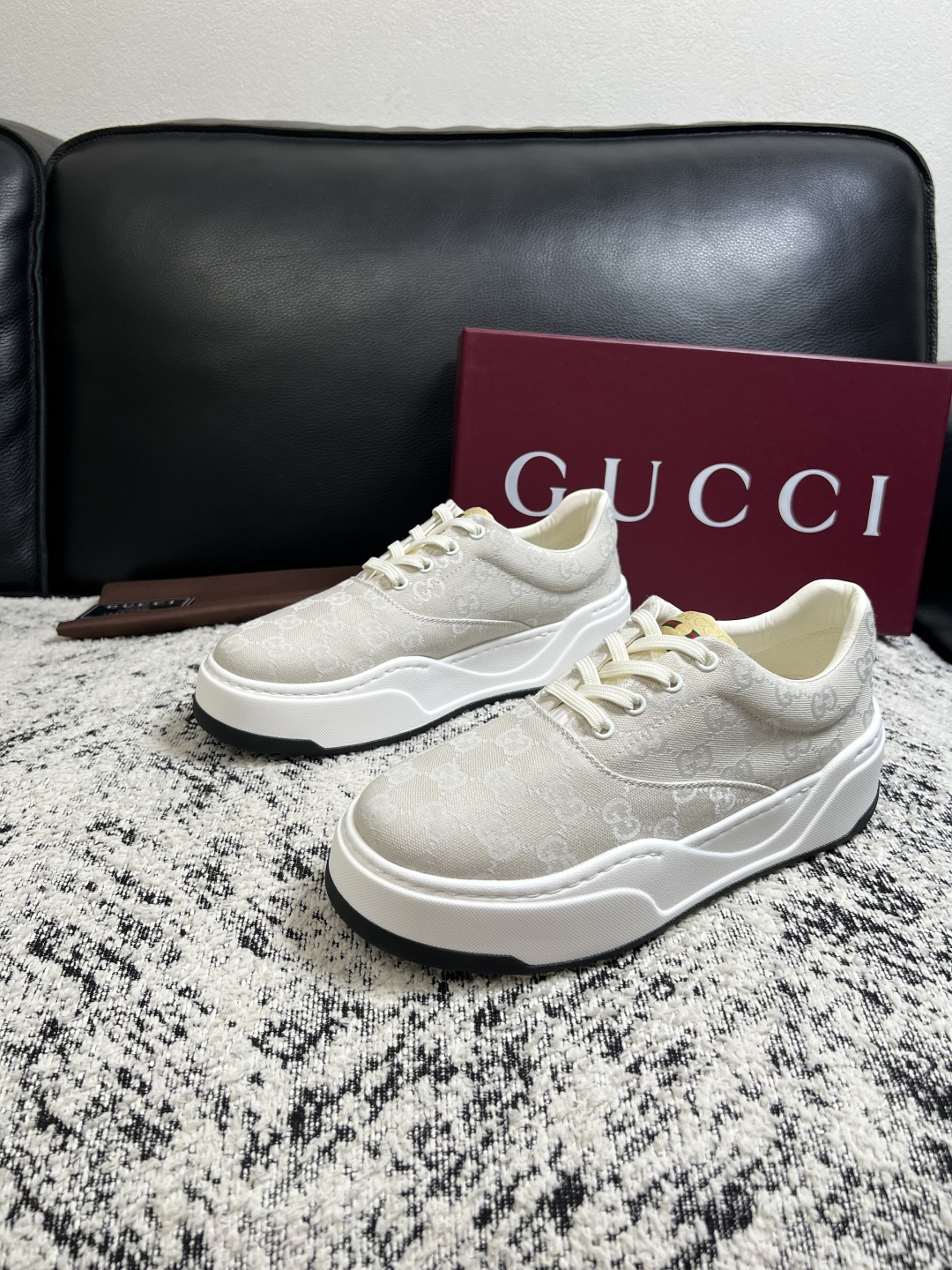 Gucci 高品质  顶级工艺品  古奇  专柜新款原厂配置，意大利进口牛皮面料，进口牛皮内里垫，透气舒适，鞋底：原厂特