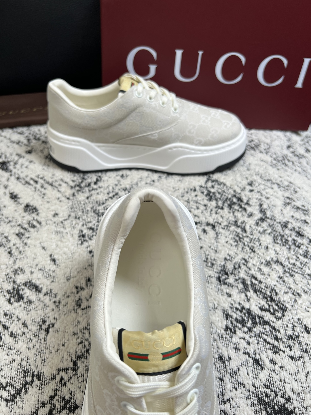 Gucci 高品质  顶级工艺品  古奇  专柜新款原厂配置，意大利进口牛皮面料，进口牛皮内里垫，透气舒适，鞋底：原厂特