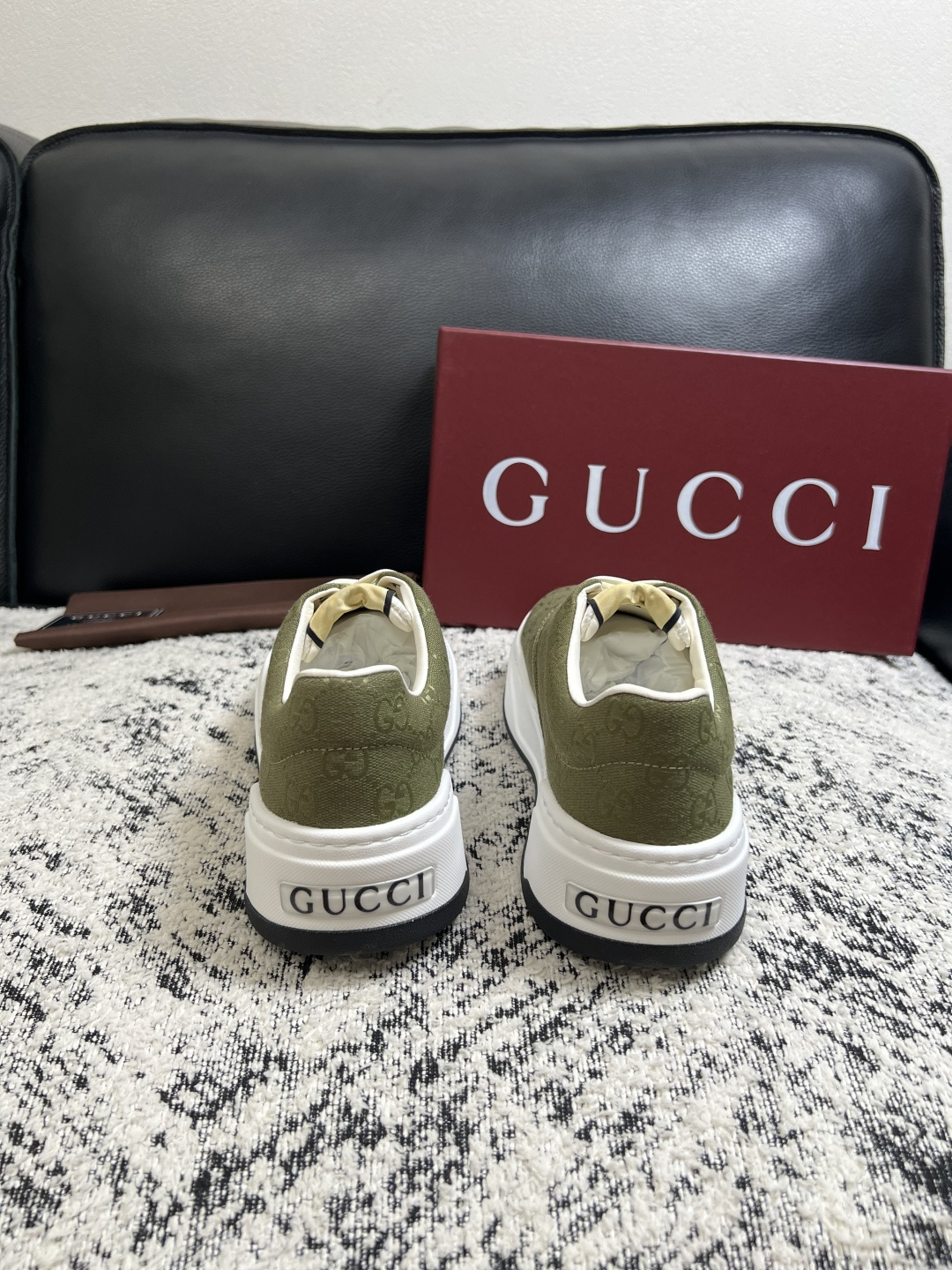 Gucci 高品质  顶级工艺品  古奇  专柜新款原厂配置，意大利进口牛皮面料，进口牛皮内里垫，透气舒适，鞋底：原厂特